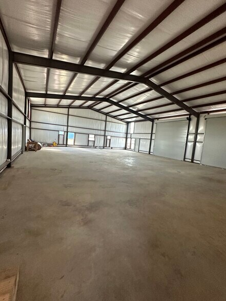 More Photos Of 4072 Old Lorena Rd, Lorena Light Manufacturing For Lease