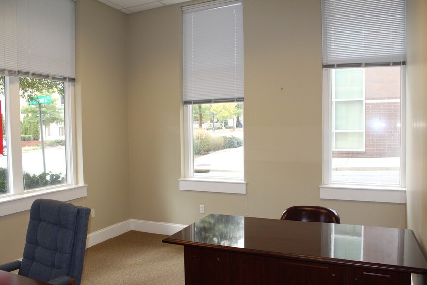 More Photos Of 101 E McBee Ave, Greenville General Retail For Lease