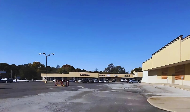 More Photos Of 5210-5252 Blue Ridge Blvd, Raytown Unknown For Lease