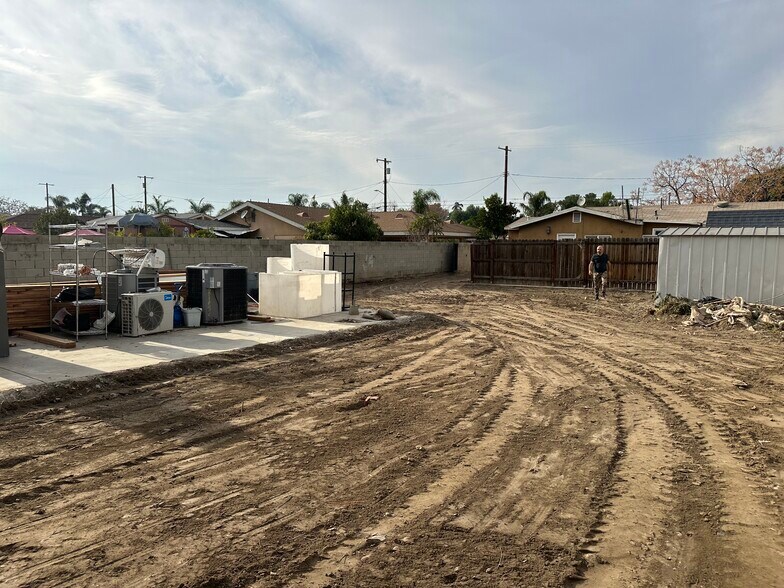 More Photos Of 12422 Bromwich St, Pacoima Land For Lease
