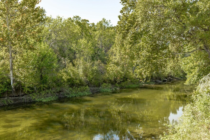 More Photos Of 1030 County Road 279, Liberty Hill Hotel For Sale