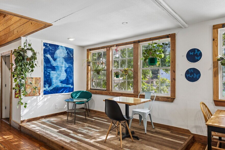 More Photos Of 217 W Hopkins St, San Marcos Restaurant For Sale