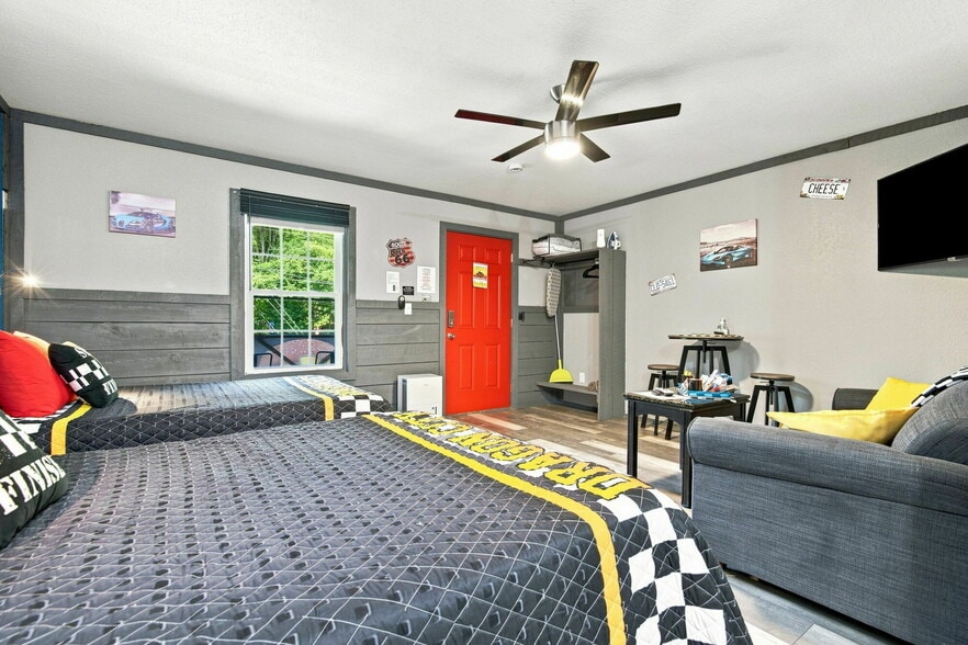More Photos Of 4407 Calderwood Hwy, Maryville Hotel For Sale
