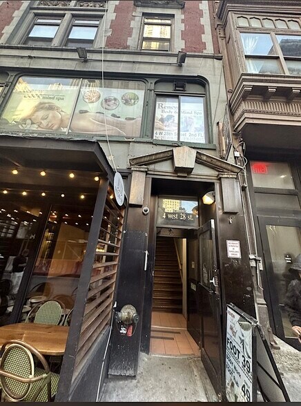 More Photos Of 4 W 28th St, New York Apartments For Lease