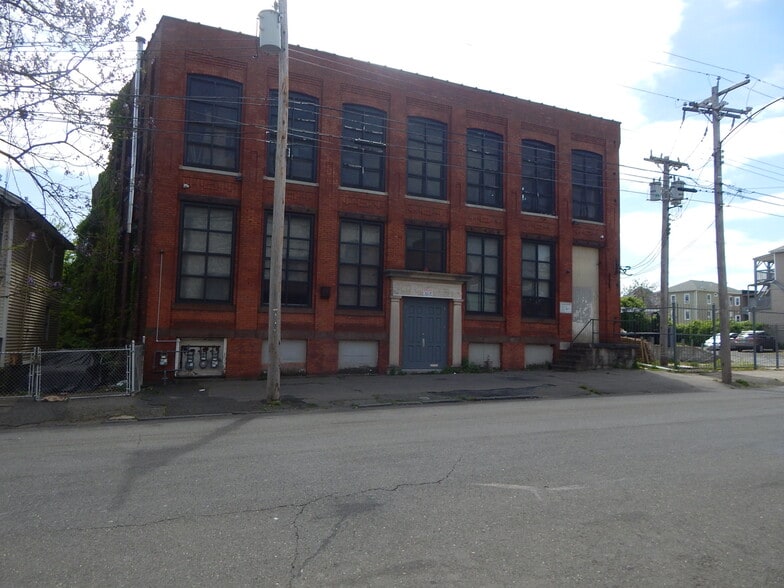 More Photos Of 209 Center St, Bridgeport Warehouse For Sale