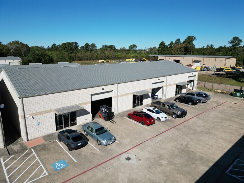 Primary Photo Of 702 S Persimmon St, Tomball Warehouse For Lease