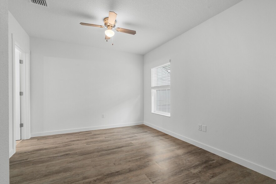 More Photos Of 2755 SE 17th St, Ocala Apartments For Sale