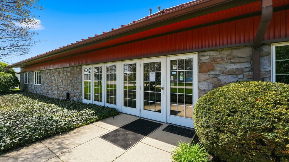 More Photos Of 3421 Centennial Dr, Fort Wayne Warehouse For Lease