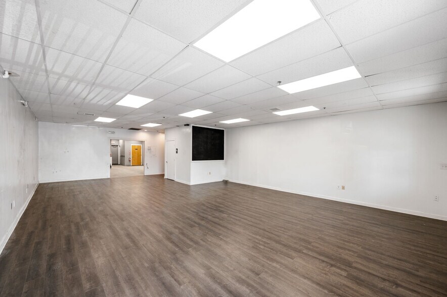 More Photos Of 122 Turnpike Rd, Westborough Unknown For Lease