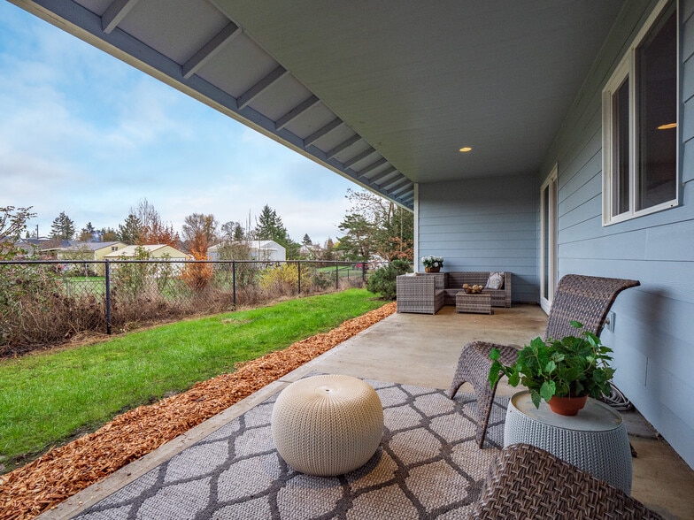 More Photos Of 402 E Washington St, Carlton Multifamily For Sale