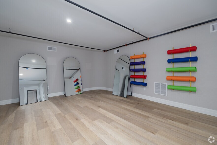 More Photos Of 105 Court St, New Haven Apartments For Lease