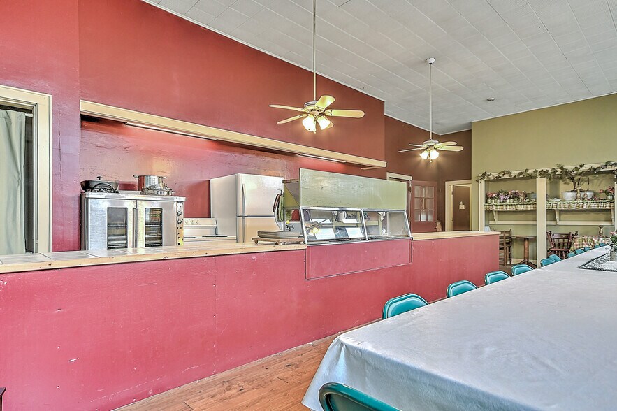 More Photos Of 19407 Bethel Rd, Abingdon Flex For Sale
