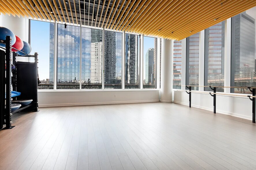 More Photos Of 29-22 Northern Blvd, Long Island City Multifamily For Sale