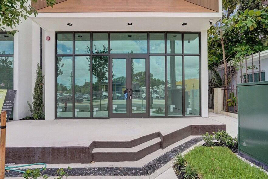 More Photos Of 401 Pembroke, Hallandale Beach Apartments For Lease
