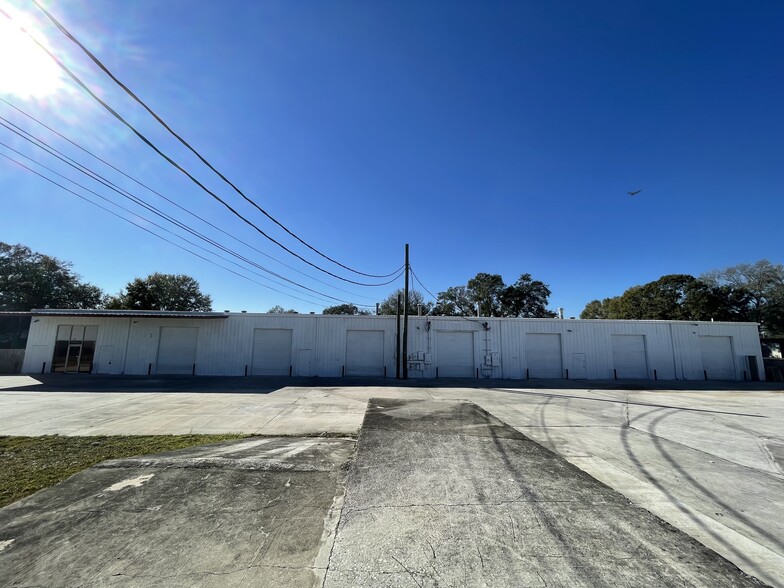 Primary Photo Of 9610 norwood dr, Tampa Warehouse For Lease