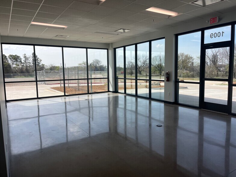 More Photos Of 1009 Prosperity Way, Krugerville Service For Lease