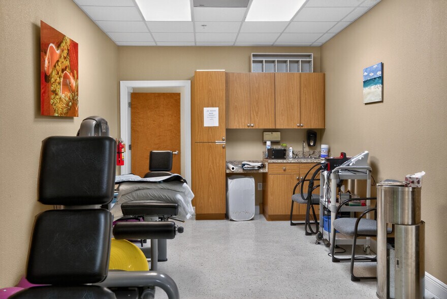 More Photos Of 733 & 737 County Road 466, Lady Lake Medical For Sale