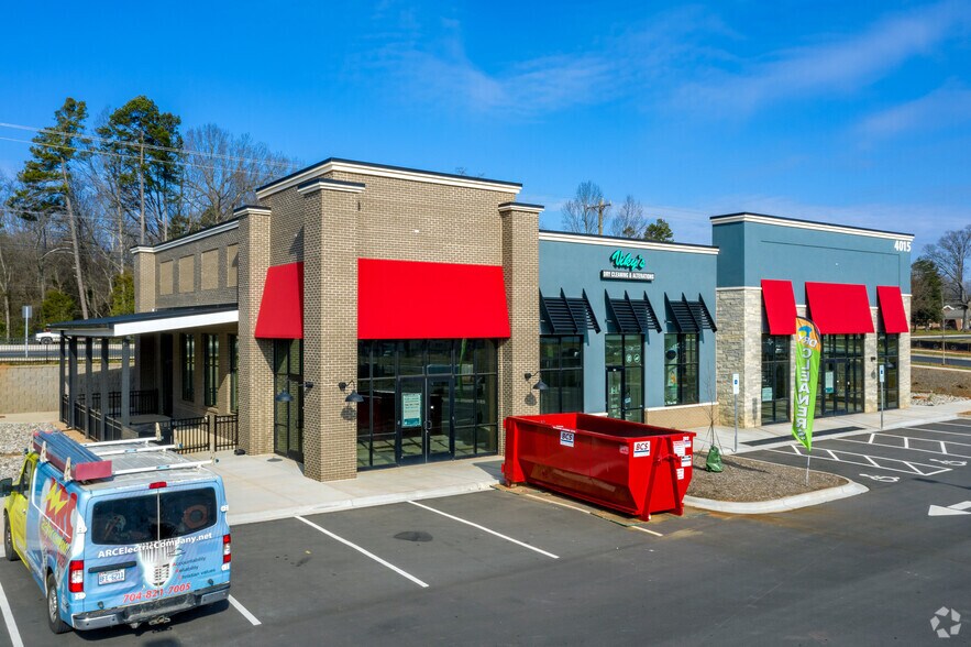 More Photos Of 4015 Corning Pl E, Charlotte Freestanding For Lease