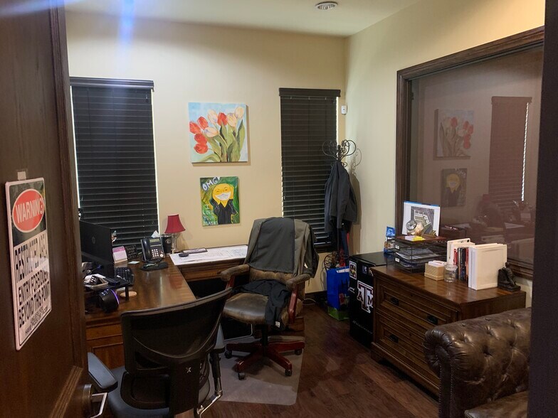 More Photos Of 4602 Park Springs, Arlington Loft Creative Space For Sale