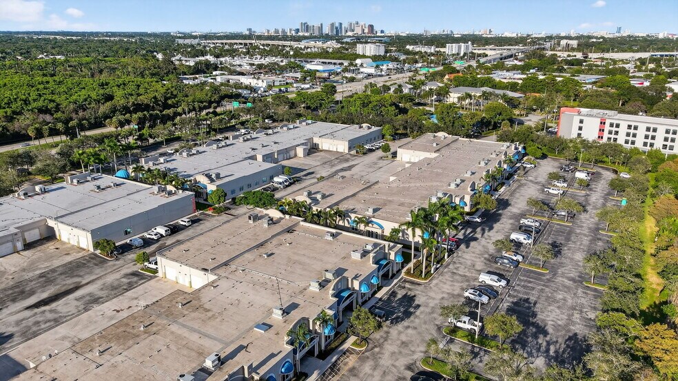 More Photos Of 2800 W State Road 84, Fort Lauderdale Showroom For Lease