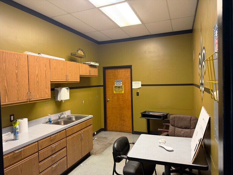 More Photos Of 9252 Canal Rd, Gulfport Industrial For Lease