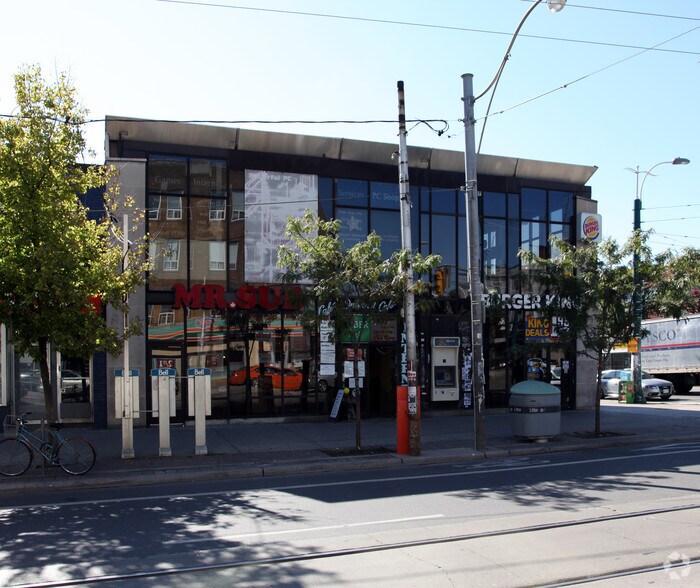 More Photos Of 267 College St, Toronto Storefront For Lease