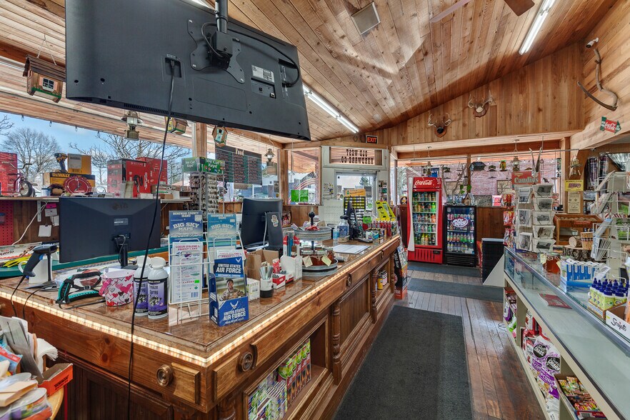 More Photos Of 6210 W Maine St, Spirit Lake Freestanding For Sale