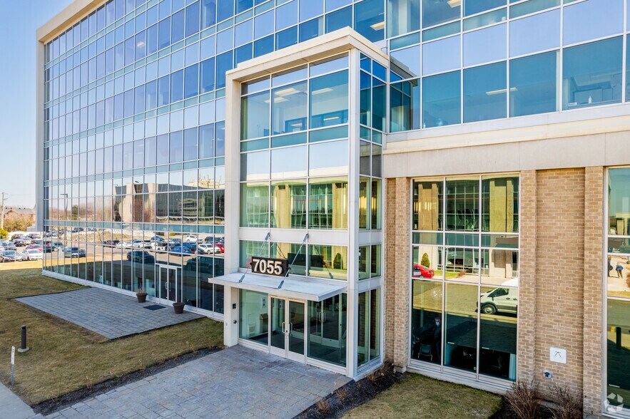 More Photos Of 7055 Boul Taschereau, Brossard Office For Lease
