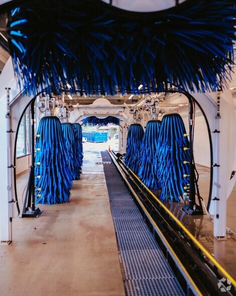 More Photos Of 1455 S Camino del Rio, Durango Carwash For Sale
