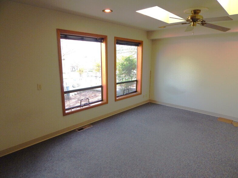 More Photos Of 272 Medical Loop, Roseburg Office For Sale