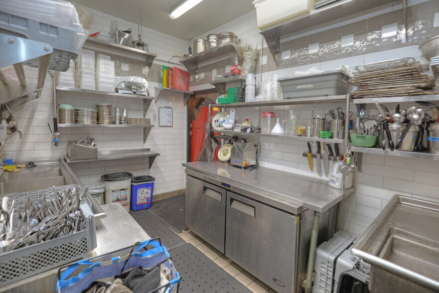 More Photos Of 817 E Main St, Santa Paula Storefront For Sale