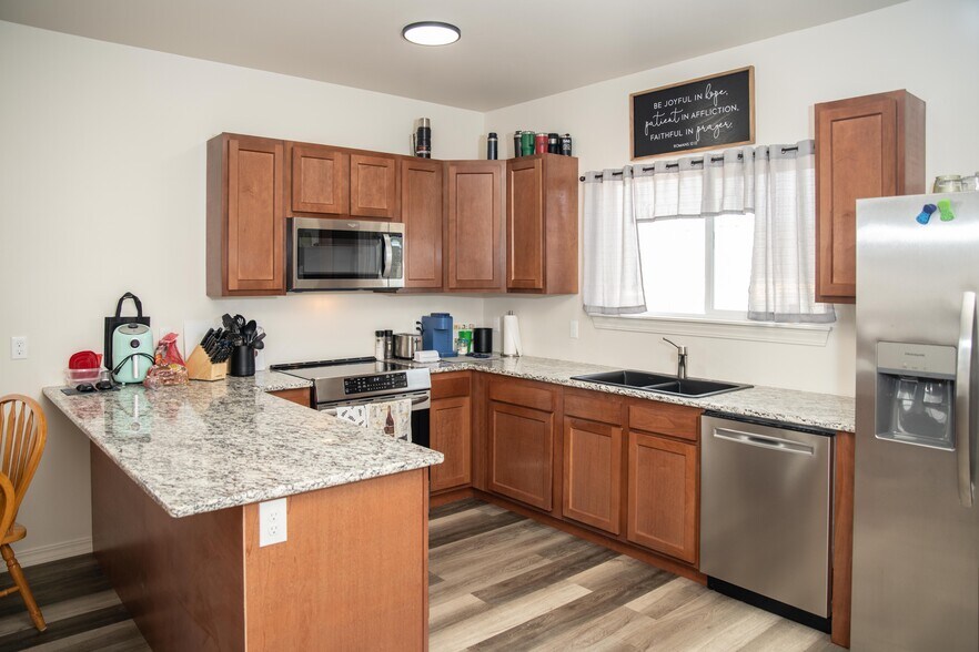 More Photos Of 708-724 Cedar Creek Ave, Montrose Apartments For Sale