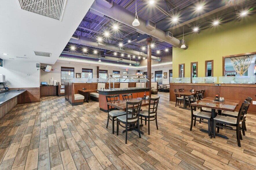 More Photos Of 209 Claire Ave, Oak Grove General Retail For Sale