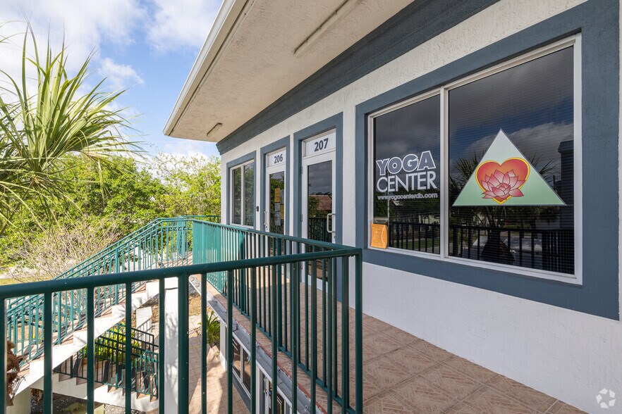 More Photos Of 811 SE 8th Ave, Deerfield Beach Office For Lease
