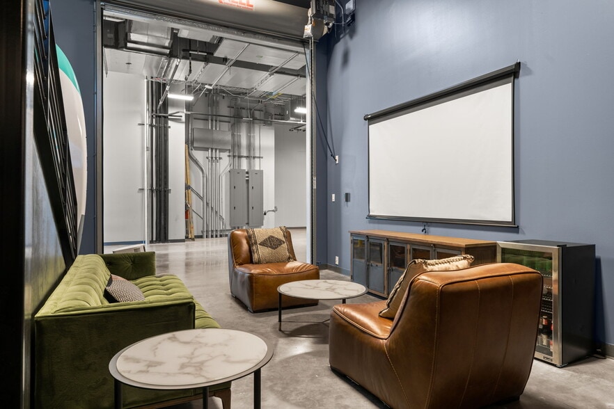 More Photos Of 4229 N FM 620 Hwy, Austin Showroom For Sale