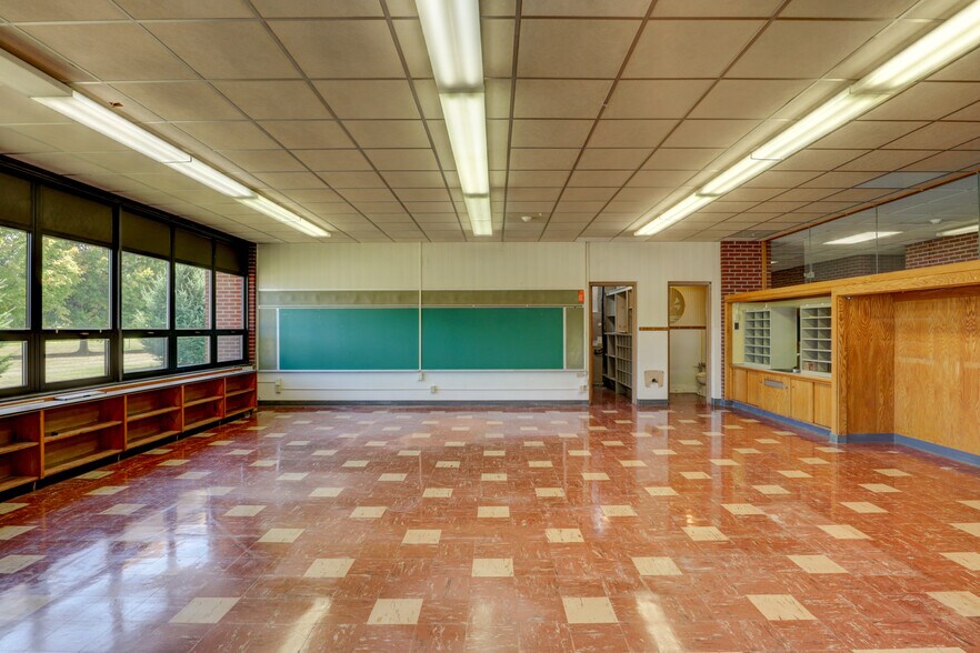 More Photos Of 4960 Hill Rd, Kennedy Schools For Lease
