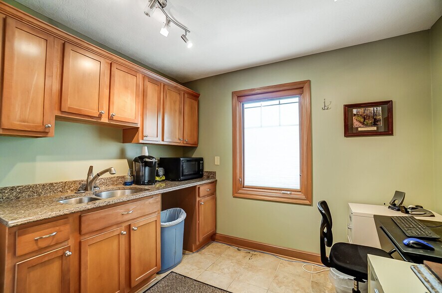 More Photos Of 4961 Cemetery Rd, Hilliard Loft Creative Space For Sale