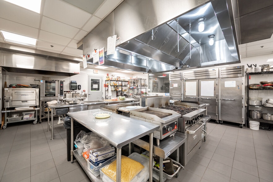 More Photos Of 16-18 Trowbridge Dr, Bethel Light Manufacturing For Sale