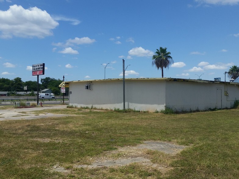 More Photos Of 321 Linda Dr, San Marcos Freestanding For Sale