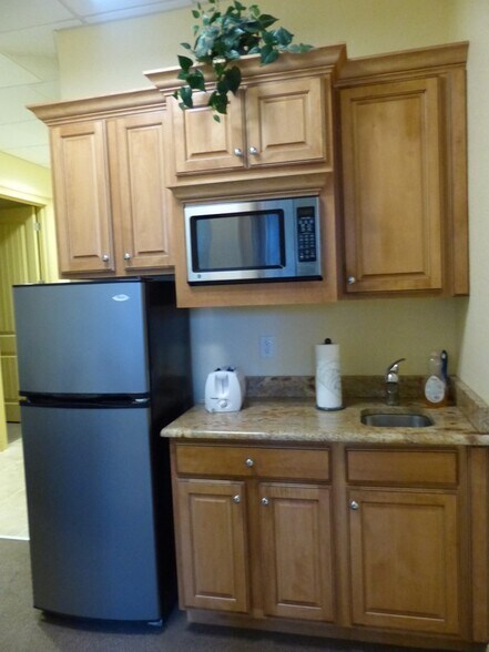 More Photos Of 1216 SW 4th St, Cape Coral Office For Lease