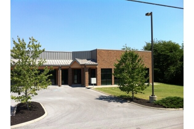 More Photos Of 1074 Pedigo Way, Bowling Green Storefront Retail Office For Lease