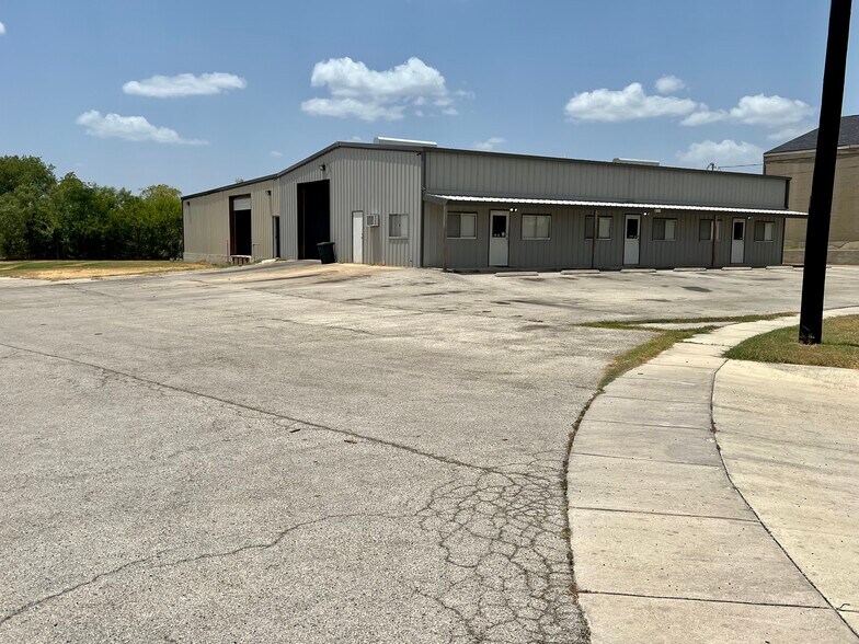 More Photos Of 5711 Monaco Cir, San Antonio Warehouse For Sale