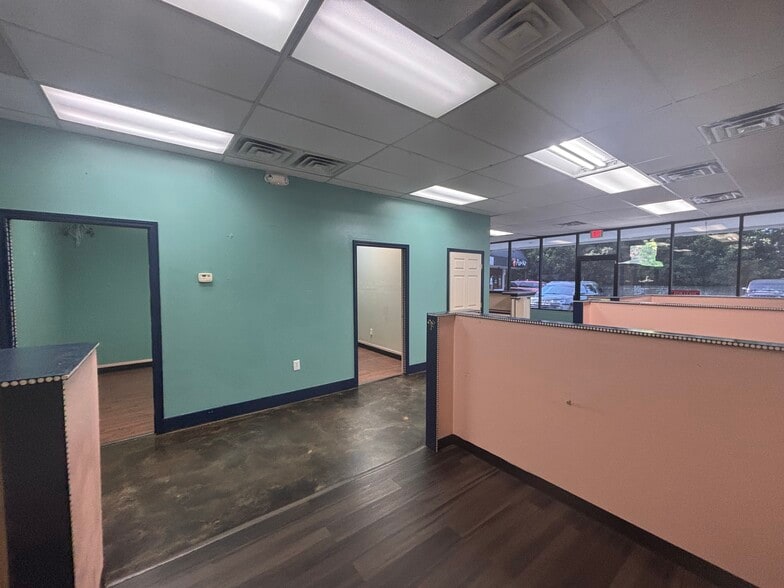 More Photos Of 928 S Park St, Carrollton Storefront Retail Office For Lease