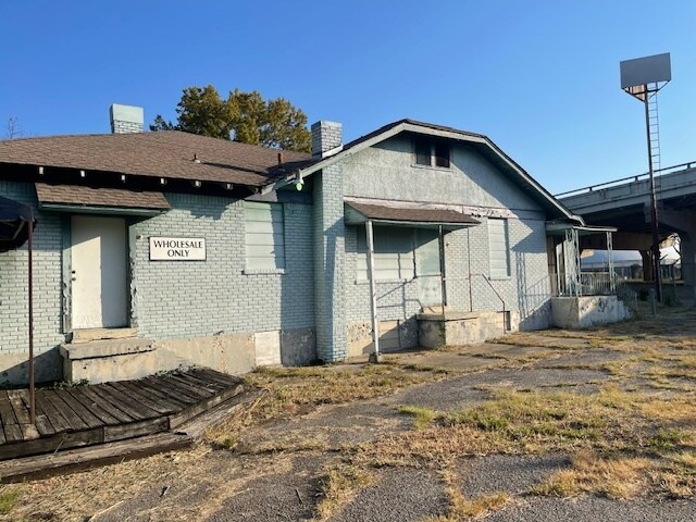 More Photos Of 1063 E Parkway South, Memphis Flex For Sale