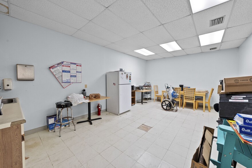 More Photos Of 1400 W Bay Dr, Largo General Retail For Sale