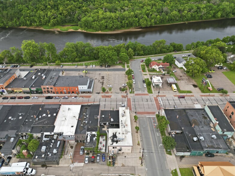 More Photos Of 442 Water St, Eau Claire Bar For Sale