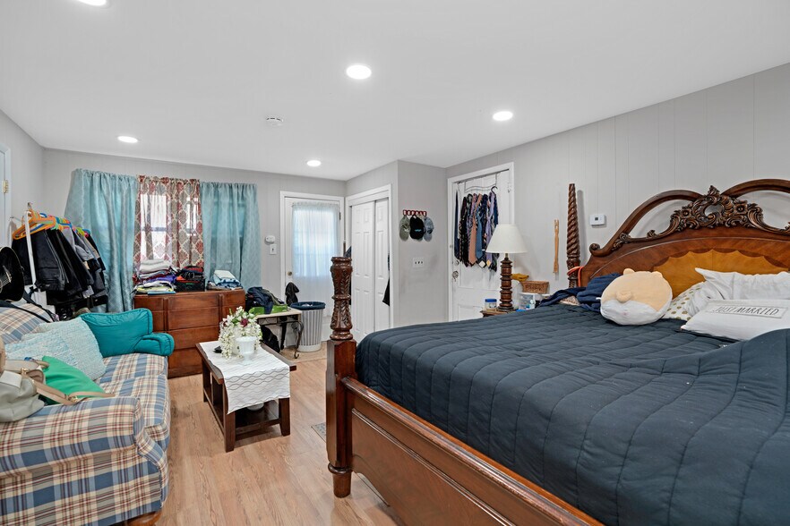 More Photos Of 307 Oak Tree Ave, South Plainfield Storefront Retail Office For Sale