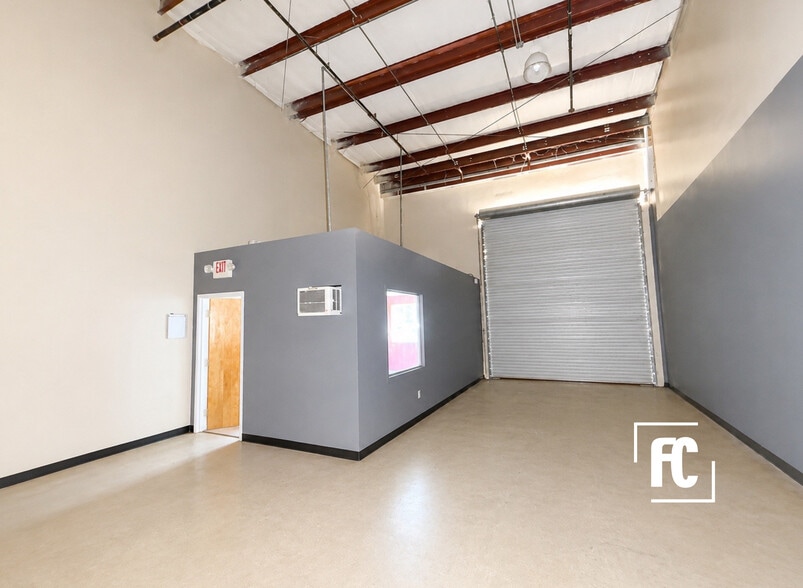 More Photos Of 450-494 NW Lake Whitney Pl, Port Saint Lucie Warehouse For Sale