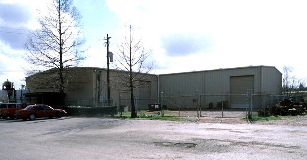 Primary Photo Of 15816 Lorenzo, Channelview Warehouse For Lease