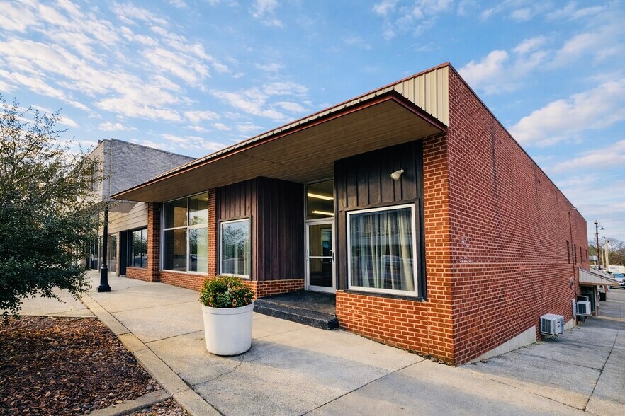 Primary Photo Of 102-104 Main St, Mccomb Storefront Retail Office For Sale